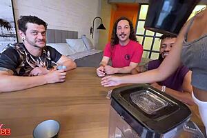 Anfitriao Safada Shows How She Receives Boyfriend's Cuckold Friends During a Visit with Group Action and Blowjobs