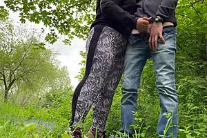 felt her camel toe through leggings while cumming 😉