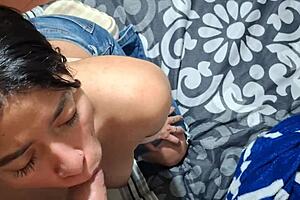 Novia dando una mamada quiere la lechita en su cara