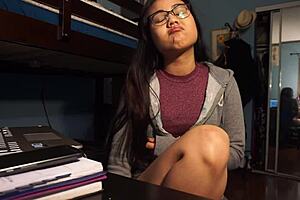 I Tie My Toes And Self-Tickle For Foot Fetish Pleasure