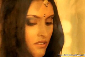 bollywood indian milf dancing nude