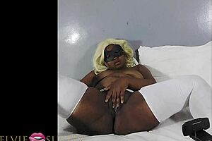 Dee Wanky Wields Magic Hands On Pussy