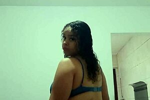 Hot latina feels orgasm from pussy licking