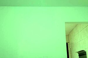 Hot latina feels orgasm from pussy licking