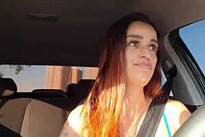 SAFADA MOTORISTA DE APP PEGA PASSAGEIRO PERVERTIDO SE MASTURBANDO POR TR�S E O AJUDA A SE MASTURBAR E FODE COM ELE NO BANCO DE TR�S