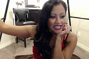 MILF gets intense pleasure dildo fucking her wet pussy, Maxine's hot AF! 🔥