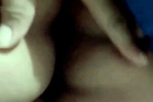 C�mo mi hermanastra ya salio de vacaciones �no tiene a sus amigos para que se la cojan en la escuela est� sedienta de verga y me pide que se lo haga