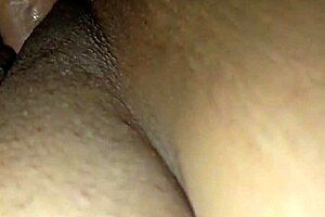 Mi maestra colombiana chupa mi verga hasta obtener un dulce orgasmo?