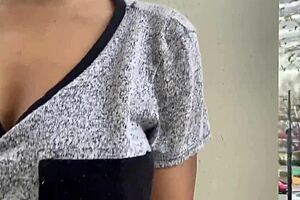 ebony babe masturbates in public park?