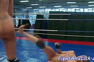 Wrestling Dyke Fingered While Queening Babe