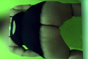 MATURE WITH BIG BUTT DANCING WITHOUT UNDERWEAR