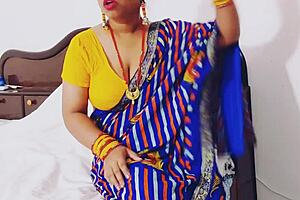 印度色情嫂子和大伯下流话调情性爱