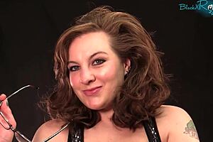 barefoot milf selfies turn into ass fetish fun