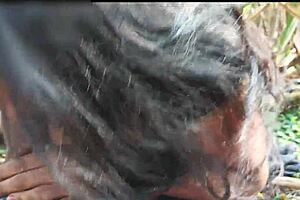 Desi milf enjoys wild outdoor sex in the sugarcane field 😍