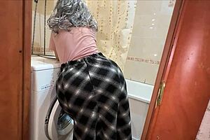 wide hips of a mature woman in a homemade skirt excite for anal