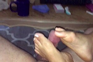 Great footjob ending with cumshot