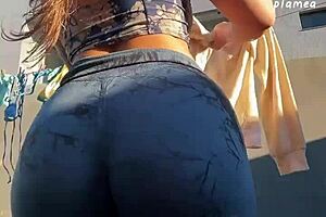 big ass tight leggings on that latina girl