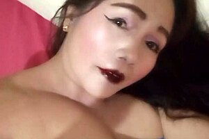 Scorpiotinna showing her stockings and beautiful feet