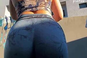 big ass tight leggings on that latina girl