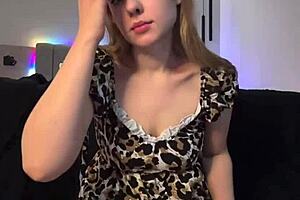 fingering the best pussy you've ever seen 😍