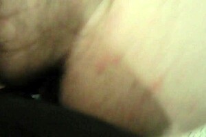 madura folla a su sissy con strap-on de manera loca.