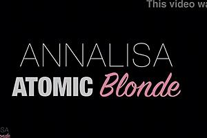 after lap dance show slutty blonde gets fucked in private 😈