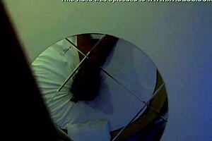 morena gostosa dando o cu com liberacao do marido