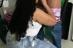 Venezolana me toca en las escaleras del centro comercial