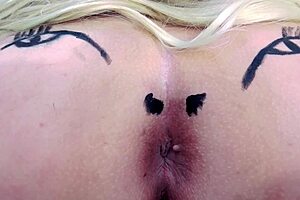 Mentes Maliciosas Vão Dizer Que É Um Cu Rosinha Chupando Pirulito Completo No Sheer E Red