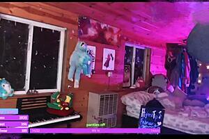 emo babe with tattoos and big ass masturbates on webcam