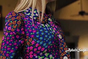 Does Tiny Girl Invite Lesbian Friend to Make Her Squirt?