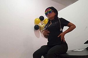 i'm bored at work and inserted a butt plug to get aroused as an office slut