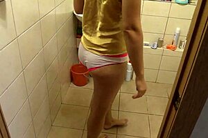 I Love Pissing While Jerking Off My Wet Pussy Homemade Milf Fetish