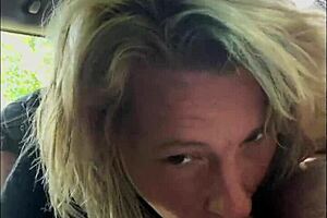 streetwalker spits out bbbj then sucks it again on the street