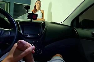 Me Masturbo Arriscado De Olho Nas Estudantes No Estacionamento Da Faculdade