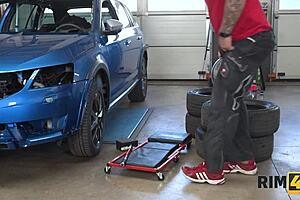 rim4k dame with big boobs licks anus in car repair shop 😏