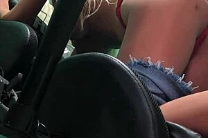 Whole Arm in Pussy 😍