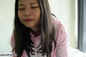 18 Years Old Asian Amateur Tries to Deepthroat for the First Time