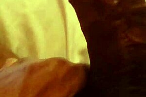 Built9 seeks a white bottom who loves big cocks