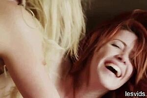 Hot Teen Amateurs Flashing on Vacation Behind Scenes