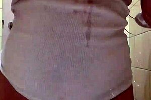 She sends video showing big tits and wetting in bath