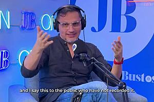 I cum hard on the sybian machine.