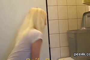 hey, that stunner's wet muff is full of warm pee and blasts