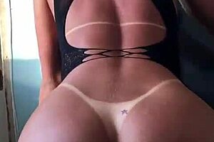 Modelo Showing Ass Cheeks