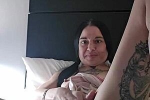 Emy Angel Se Touche Et Se Frotte Sur Son Jouet