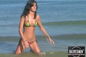 Jessica exclaims, 'My bikini hot sexy dance on the beach!'