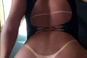 Modelo Showing Ass Cheeks