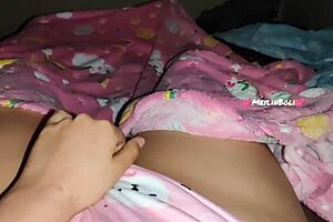 me meto los dedos antes de ir a la universidad me gusta ir mojada para seducir al docente con mi coñito humedo