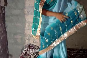 Indian couple engages in passionate sex in dorm