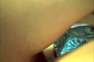 se coge a su mejor amigo mientras juegan a las escondidillas